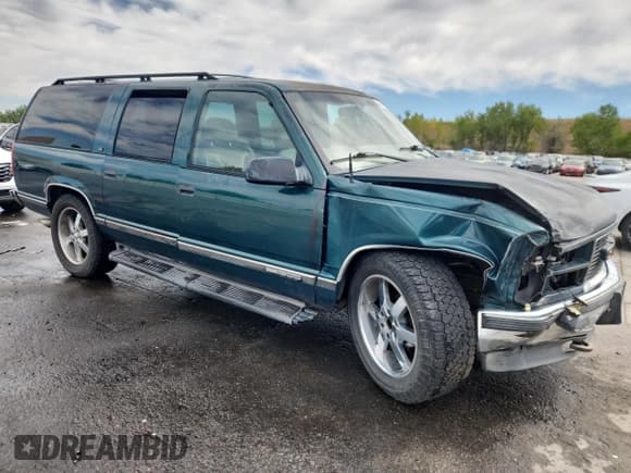 ✅ 1997 GMC Suburban • VIN: 1GKFK16R7VJ753515 • Lot: 81086425. Listed on Copart with 231,523 mi. Free auction sales archive from the USA and detailed vehicle history report at DreamBid. Image 4.