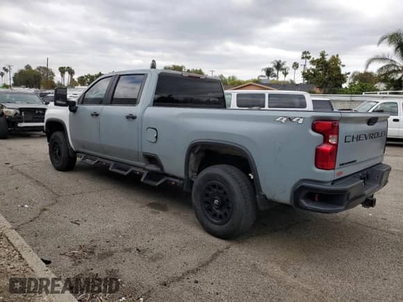 2020 Chevrolet Silverado 2500HD Work Truck z VIN 1GC1YLEY3LF274761, wystawiony jako Copart lot #50254035 z przebiegiem Nie podano mil oraz Szkoda całkowita • Salvage title. Historia ofert i sprzedaży dostępna na DreamBid. Obrazek 2.