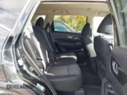 ✅ 2017 Nissan Rogue SV • VIN: KNMAT2MV8HP506823 • Lot: 43530029. Wystawiony na IAAI z przebiegiem 151 828 mil. Bezpłatny archiwum sprzedaży aukcyjnych z USA i szczegółowy raport historii pojazdu na DreamBid. Zdjęcie 8.