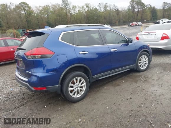 ✅ 2017 Nissan Rogue SL • VIN: 5N1AT2MV4HC870174 • Lot: 43817461. Listed on IAAI with 141,572 mi. Free auction sales archive from the USA and detailed vehicle history report at DreamBid. Image 4.