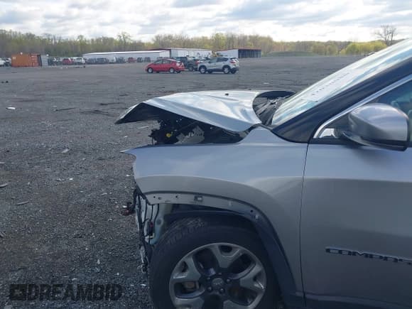 ✅ 2019 Jeep Compass Limited • VIN: 3C4NJCCB0KT725802 • Lot: 42030080. Listed on IAAI with 84,999 mi. Free auction sales archive from the USA and detailed vehicle history report at DreamBid. Image 6.