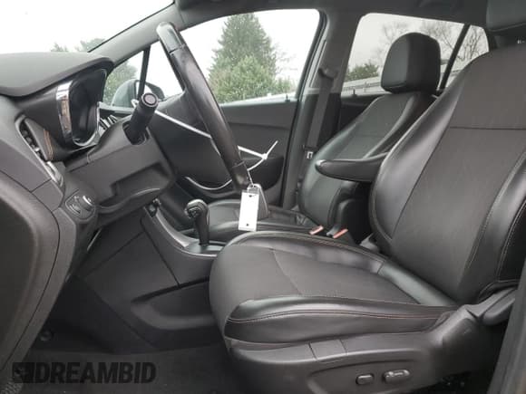 ✅ 2019 Chevrolet Trax LT • VIN: 3GNCJLSB1KL356500 • Lot: 93180355. Wystawiony na Copart z przebiegiem 73 275 mil. Bezpłatny archiwum sprzedaży aukcyjnych z USA i szczegółowy raport historii pojazdu na DreamBid. Zdjęcie 7.