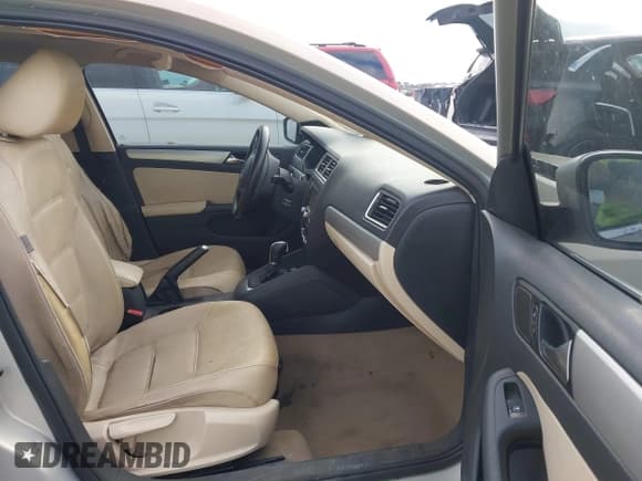 ✅ 2012 Volkswagen Jetta SEL • VIN: 3VWLP7AJ4CM300227 • Lot: 43781524. Listed on IAAI with 180,937 mi. Free auction sales archive from the USA and detailed vehicle history report at DreamBid. Image 5.