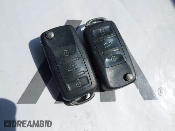 ✅ 2004 Volkswagen Beetle GLS • VIN: 3VWCR31C14M414823 • Lot: 43230721. Listed on IAAI with 170,820 mi. Free auction sales archive from the USA and detailed vehicle history report at DreamBid. Image 11.