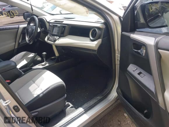 ✅ 2018 Toyota RAV4 XLE • VIN: 2T3WFREV1JW427878 • Lot: 42191031. Listed on IAAI with 97,264 mi. Free auction sales archive from the USA and detailed vehicle history report at DreamBid. Image 5.