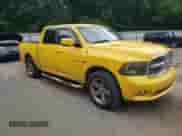 2009 Dodge 1500 Sport z VIN 1D3HB13T49S718491, wystawiony jako Copart lot #57097025 z przebiegiem 96 575 mil mil oraz Czysty tytuł • Clean title. Historia ofert i sprzedaży dostępna na DreamBid. Obrazek 4.