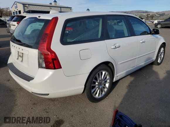 ✅ 2010 Volvo V50 • VIN: YV1390MW3A2538967 • Лот: 87791245. Опубликован ранее на Copart с пробегом 124 069 миль. Бесплатный доступ к архиву аукционных продаж из США и подробный отчёт об истории автомобиля на DreamBid. Изображение 3.