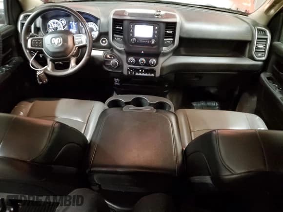 ✅ 2020 Ram 2500 Tradesman • VIN: 3C6UR5HJ2LG210575 • Lot: 46699885. Wystawiony na Copart z przebiegiem 161 196 mil. Bezpłatny archiwum sprzedaży aukcyjnych z USA i szczegółowy raport historii pojazdu na DreamBid. Zdjęcie 8.