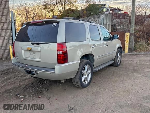 ✅ 2013 Chevrolet Tahoe LTZ • VIN: 1GNSKCE04DR135035 • Лот: 94573035. Опубликован ранее на Copart с пробегом 152 544 миль. Бесплатный доступ к архиву аукционных продаж из США и подробный отчёт об истории автомобиля на DreamBid. Изображение 4.