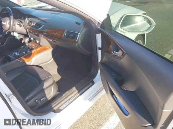 ✅ 2017 Audi A7 Premium Plus • VIN: WAUW2AFC6HN025573 • Lot: 41479846. Listed on IAAI with 82,573 mi. Free auction sales archive from the USA and detailed vehicle history report at DreamBid. Image 5.