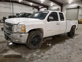 ✅ 2013 Chevrolet Silverado 1500 LT • VIN: 1GCRKSE70DZ130896 • Lot: 82601755. Wystawiony na Copart z przebiegiem Nie podano. Bezpłatny archiwum sprzedaży aukcyjnych z USA i szczegółowy raport historii pojazdu na DreamBid. Zdjęcie 1.