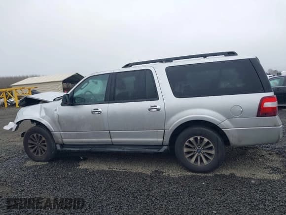✅ 2016 Ford Expedition Max XLT • VIN: 1FMJK1JT8GEF28388 • Lot: 41764968. Wystawiony na IAAI z przebiegiem 181 640 mil. Bezpłatny archiwum sprzedaży aukcyjnych z USA i szczegółowy raport historii pojazdu na DreamBid. Zdjęcie 15.