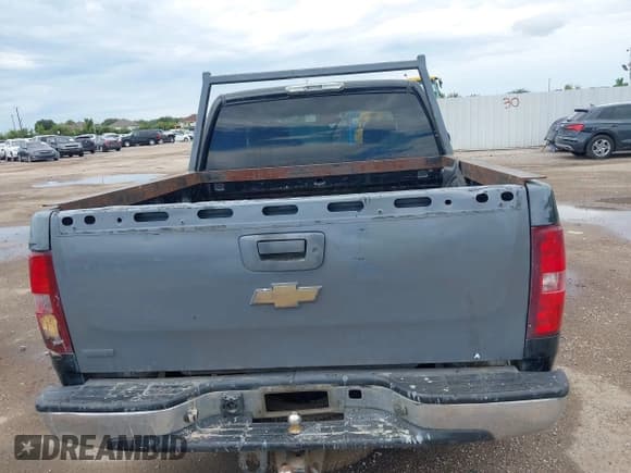 ✅ 2007 Chevrolet Silverado 1500 1LT • VIN: 3GCEC13027G522469 • Lot: 42902456. Wystawiony na IAAI z przebiegiem 295 741 mil. Bezpłatny archiwum sprzedaży aukcyjnych z USA i szczegółowy raport historii pojazdu na DreamBid. Zdjęcie 16.