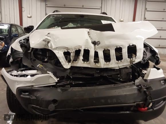 ✅ 2022 Jeep Cherokee Trailhawk • VIN: 1C4PJMBX9ND504737 • Lot: 42253723. Listed on IAAI with 25,235 mi. Free auction sales archive from the USA and detailed vehicle history report at DreamBid. Image 6.