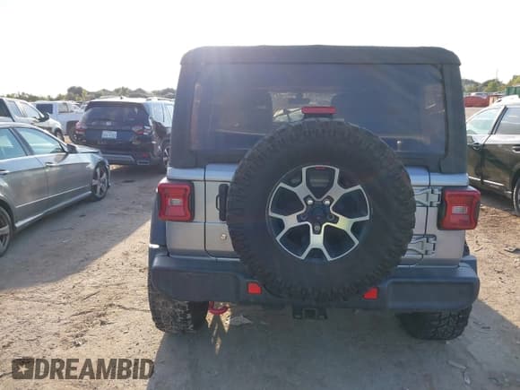 ✅ 2019 Jeep Wrangler Unlimited Rubicon • VIN: 1C4HJXFGXKW605804 • Lot: 43309870. Wystawiony na IAAI z przebiegiem 106 395 mil. Bezpłatny archiwum sprzedaży aukcyjnych z USA i szczegółowy raport historii pojazdu na DreamBid. Zdjęcie 17.