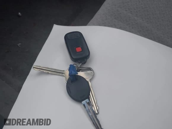 ✅ 2000 Toyota Camry LE • VIN: JT2BG22KXY0418018 • Lot: 43381609. Wystawiony na IAAI z przebiegiem 169 958 mil. Bezpłatny archiwum sprzedaży aukcyjnych z USA i szczegółowy raport historii pojazdu na DreamBid. Zdjęcie 11.