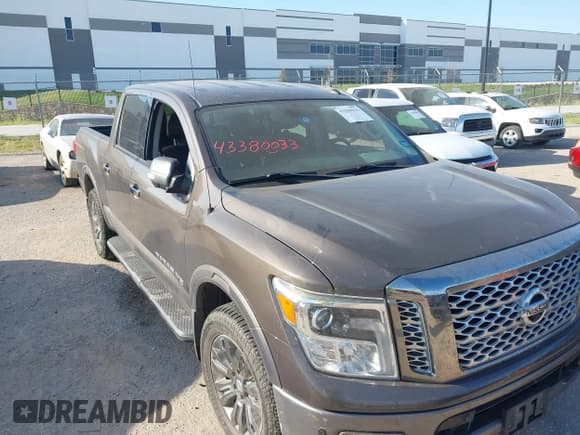 ✅ 2019 Nissan Titan Pro-4X • VIN: 1N6AA1E51KN532159 • Lot: 43380033. Wystawiony na IAAI z przebiegiem 157 340 mil. Bezpłatny archiwum sprzedaży aukcyjnych z USA i szczegółowy raport historii pojazdu na DreamBid. Zdjęcie 6.