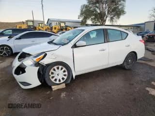 ✅ 2018 Nissan Versa SV • VIN: 3N1CN7AP0JL823649 • Лот: 90394275. Опубликован ранее на Copart с пробегом 90 780 миль. Бесплатный доступ к архиву аукционных продаж из США и подробный отчёт об истории автомобиля на DreamBid. Изображение 1.