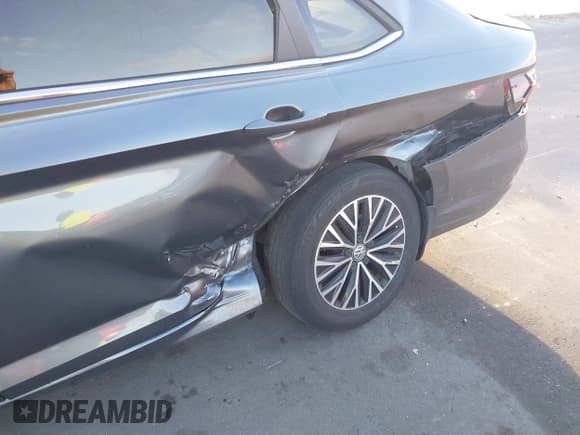 ✅ 2019 Volkswagen Jetta S • VIN: 3VWC57BU8KM092365 • Lot: 43576870. Listed on IAAI with 86,892 mi. Free auction sales archive from the USA and detailed vehicle history report at DreamBid. Image 17.