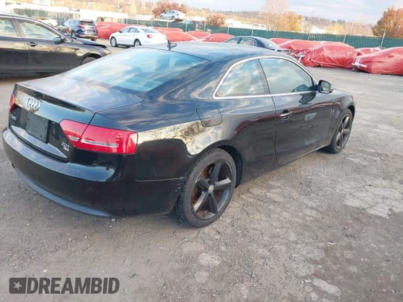 ✅ 2010 Audi A5 Premium Plus • VIN: WAULFAFR2AA002199 • Lot: 43694413. Wystawiony na IAAI z przebiegiem 171 880 mil. Bezpłatny archiwum sprzedaży aukcyjnych z USA i szczegółowy raport historii pojazdu na DreamBid. Zdjęcie 4.