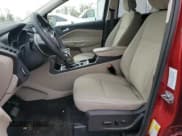 ✅ 2019 Ford Escape SE • VIN: 1FMCU9GD8KUA91072 • Lot: 80842024. Wystawiony na Copart z przebiegiem 84 332 mil. Bezpłatny archiwum sprzedaży aukcyjnych z USA i szczegółowy raport historii pojazdu na DreamBid. Zdjęcie 7.