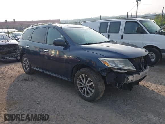 ✅ 2014 Nissan Pathfinder SV • VIN: 5N1AR2MMXEC732477 • Lot: 42826456. Listed on IAAI with 136,581 mi. Free auction sales archive from the USA and detailed vehicle history report at DreamBid. Image 1.