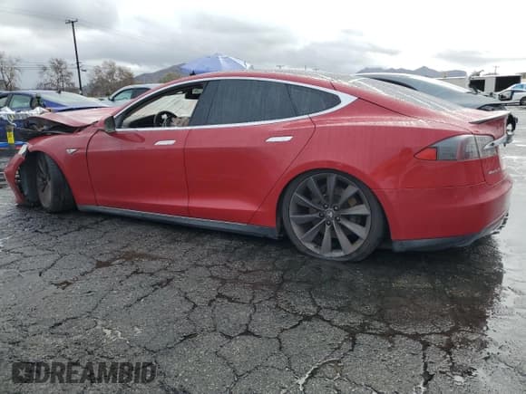 ✅ 2013 Tesla Model S Performance • VIN: 5YJSA1DP1DFP11264 • Lot: 44455185. Wystawiony na Copart z przebiegiem 183 959 mil. Bezpłatny archiwum sprzedaży aukcyjnych z USA i szczegółowy raport historii pojazdu na DreamBid. Zdjęcie 2.