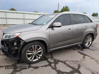✅ 2015 Kia Sorento SX Limited • VIN: 5XYKWDA72FG582972 • Лот: 66882735. Опубликован ранее на Copart с пробегом 103 344 миль. Бесплатный доступ к архиву аукционных продаж из США и подробный отчёт об истории автомобиля на DreamBid. Изображение 1.