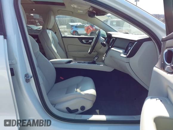 ✅ 2021 Volvo V60 • VIN: YV4102WK2M1067849 • Lot: 41779230. Listed on IAAI with 42,490 mi. Free auction sales archive from the USA and detailed vehicle history report at DreamBid. Image 5.