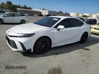 ✅ 2025 Toyota Camry XLE • VIN: 4T1DAACK5SU522762 • Lot: 70723335. Wystawiony na Copart z przebiegiem 13 734 mil. Bezpłatny archiwum sprzedaży aukcyjnych z USA i szczegółowy raport historii pojazdu na DreamBid. Zdjęcie 1.