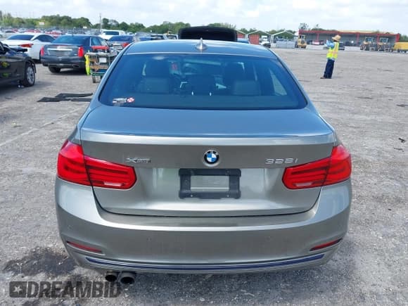 ✅ 2016 BMW 3 Series 328i xDrive • VIN: WBA8E3G5XGNU05817 • Lot: 41942151. Listed on IAAI with 115,637 mi. Free auction sales archive from the USA and detailed vehicle history report at DreamBid. Image 17.