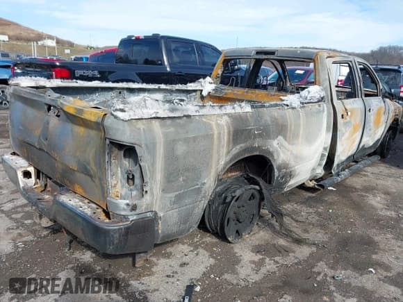 ✅ 2017 Ram 2500 Tradesman • VIN: 3C6UR5HJ8HG538817 • Lot: 41492975. Listed on IAAI with 128,000 mi. Free auction sales archive from the USA and detailed vehicle history report at DreamBid. Image 4.