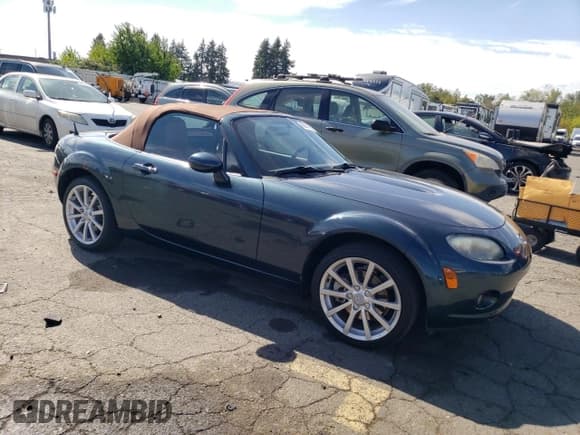 ✅ 2006 Mazda MX-5 Miata Sport • VIN: JM1NC25F260109543 • Лот: 69401565. Опубликован ранее на Copart с пробегом 143 737 миль. Бесплатный доступ к архиву аукционных продаж из США и подробный отчёт об истории автомобиля на DreamBid. Изображение 4.