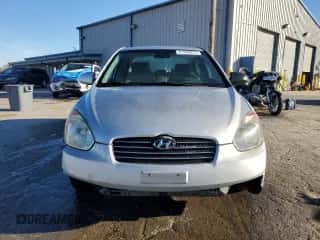 2007 Hyundai Accent GLS z VIN KMHCN46C77U092603, wystawiony jako Copart lot #81968974 z przebiegiem 172 996 mil mil oraz Czysty tytuł • Clean title. Historia ofert i sprzedaży dostępna na DreamBid. Obrazek 5.