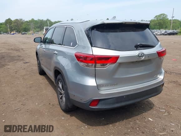 ✅ 2017 Toyota Highlander XLE • VIN: 5TDJZRFH3HS512047 • Lot: 42446645. Listed on IAAI with 197,561 mi. Free auction sales archive from the USA and detailed vehicle history report at DreamBid. Image 6.