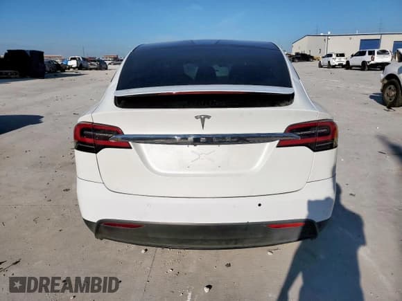 ✅ 2017 Tesla Model X 90D • VIN: 5YJXCAE26HF034284 • Lot: 81863865. Wystawiony na Copart z przebiegiem 108 673 mil. Bezpłatny archiwum sprzedaży aukcyjnych z USA i szczegółowy raport historii pojazdu na DreamBid. Zdjęcie 6.