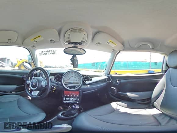 2009 MINI Hardtop with VIN WMWMF33549TU71215, listed as a Copart auction lot 62721075 with 141,040 mi miles and Non repairable. Bid and sale history available at DreamBid. Image 14.