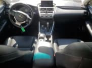 ✅ 2017 Lexus NX 200t • VIN: JTJBARBZ6H2141612 • Lot: 58217825. Wystawiony na Copart z przebiegiem 163 914 mil. Bezpłatny archiwum sprzedaży aukcyjnych z USA i szczegółowy raport historii pojazdu na DreamBid. Zdjęcie 8.