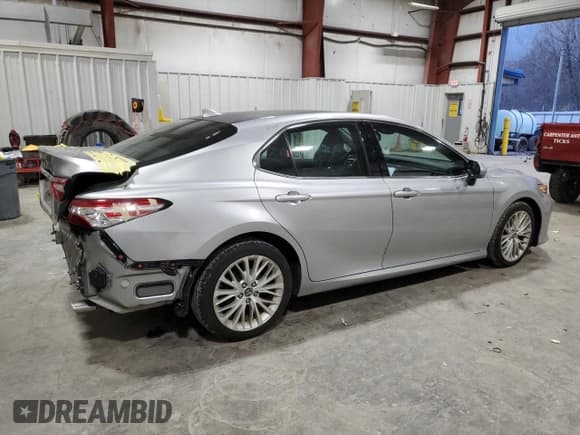 ✅ 2018 Toyota Camry XLE • VIN: 4T1B11HK3JU021108 • Lot: 91006845. Listed on Copart with 136,122 mi. Free auction sales archive from the USA and detailed vehicle history report at DreamBid. Image 3.