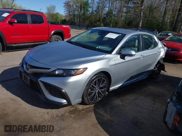 2023 Toyota Camry SE с VIN 4T1G11BKXPU098596, выставлен на аукционе IAAI как лот 42050571 с пробегом 22 817 миль миль и . История ставок и продаж доступна на DreamBid. Изображение 2.