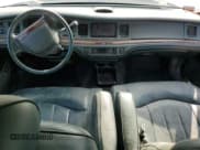 ✅ 1995 Lincoln Town Car Executive • VIN: 1LNLM81W5SY732613 • Лот: 71891105. Опубликован ранее на Copart с пробегом Не указан. Бесплатный доступ к архиву аукционных продаж из США и подробный отчёт об истории автомобиля на DreamBid. Изображение 8.