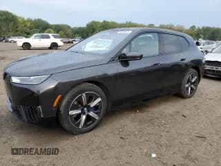 ✅ 2022 BMW iX xDrive50 • VIN: WB523CF05NCK47671 • Lot: 69265573. Wystawiony na Copart z przebiegiem 13 090 mil. Bezpłatny archiwum sprzedaży aukcyjnych z USA i szczegółowy raport historii pojazdu na DreamBid. Zdjęcie 1.