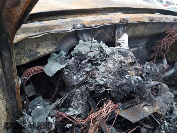 ✅ 2000 GMC Sierra 1500 • VIN: 1GTGC33R1YF440271 • Lot: 42950305. Wystawiony na Copart z przebiegiem Nie podano. Bezpłatny archiwum sprzedaży aukcyjnych z USA i szczegółowy raport historii pojazdu na DreamBid. Zdjęcie 9.