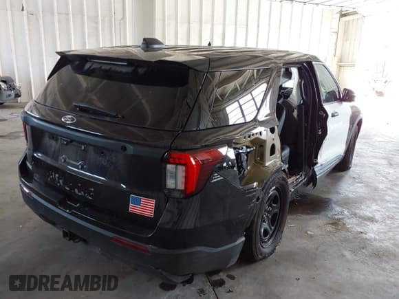 ✅ 2025 Ford Police Interceptor Utility • VIN: 1FM5K8AB1SGA33769 • Lot: 42449808. Listed on IAAI with 1,445 mi. Free auction sales archive from the USA and detailed vehicle history report at DreamBid. Image 4.