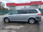 ✅ 2012 Toyota Sienna LE • VIN: 5TDKK3DC5CS201628 • Lot: 43640805. Wystawiony na IAAI z przebiegiem 104 449 mil. Bezpłatny archiwum sprzedaży aukcyjnych z USA i szczegółowy raport historii pojazdu na DreamBid. Zdjęcie 14.