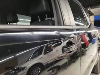 2021 Chevrolet Silverado 1500 LT z VIN 3GCUYDEDXMG219787, wystawiony jako IAAI lot #42922556 z przebiegiem 121 287 mil mil oraz . Historia ofert i sprzedaży dostępna na DreamBid. Obrazek 1.