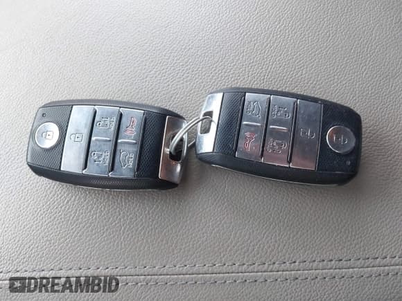 ✅ 2019 Kia Sedona EX • VIN: KNDMB5C12K6493354 • Lot: 42711817. Wystawiony na IAAI z przebiegiem 112 092 mil. Bezpłatny archiwum sprzedaży aukcyjnych z USA i szczegółowy raport historii pojazdu na DreamBid. Zdjęcie 11.