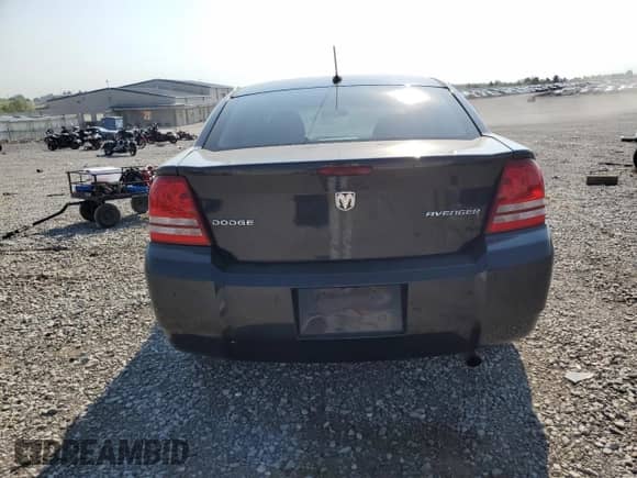 2009 Dodge Avenger SE z VIN 1B3LC46B69N509323, wystawiony jako Copart lot #69200185 z przebiegiem 198 322 mil mil oraz Szkoda całkowita • Salvage title. Historia ofert i sprzedaży dostępna na DreamBid. Obrazek 6.