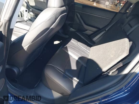 ✅ 2023 Tesla Model 3 Long Range • VIN: 5YJ3E1EB2PF602781 • Lot: 41628207. Wystawiony na IAAI z przebiegiem 30 622 mil. Bezpłatny archiwum sprzedaży aukcyjnych z USA i szczegółowy raport historii pojazdu na DreamBid. Zdjęcie 8.