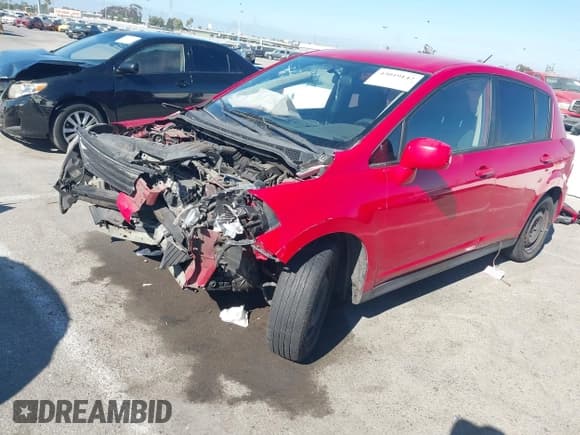 ✅ 2011 Nissan Versa S • VIN: 3N1BC1CPXBL497078 • Lot: 43019142. Listed on IAAI with 211,102 mi. Free auction sales archive from the USA and detailed vehicle history report at DreamBid. Image 2.